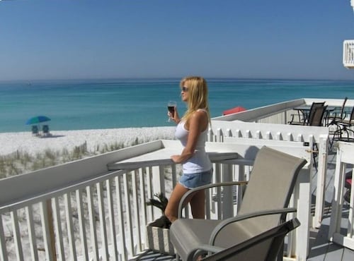 On the beach! Pet friendly! Disc Week 7-25 to 8-1 ONLY! Normally 299nt Now 249nt