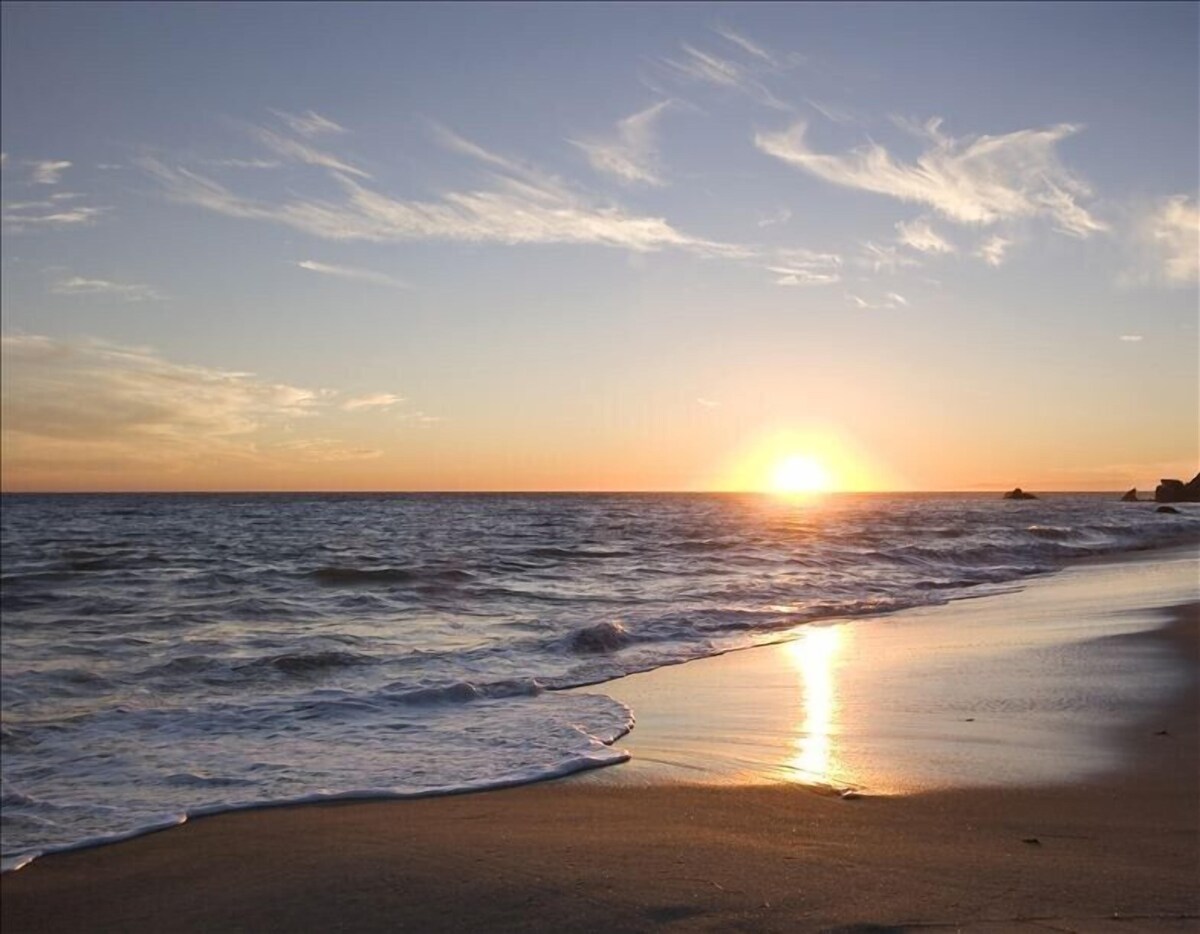 Photo 4 of Stay directly on the beach! Fall Weather! Book today.. Amazing views!!