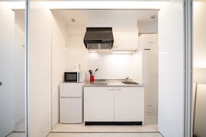 Fridge, microwave, stovetop, electric kettle - Grandouce Imamiyaebisu (Osaka)