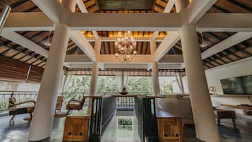 Vila Superior (2 Bedrooms) | Area keluarga | TV LCD