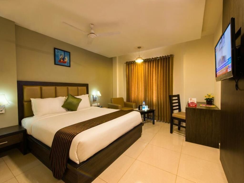 In-room safe, desk, laptop workspace, soundproofing