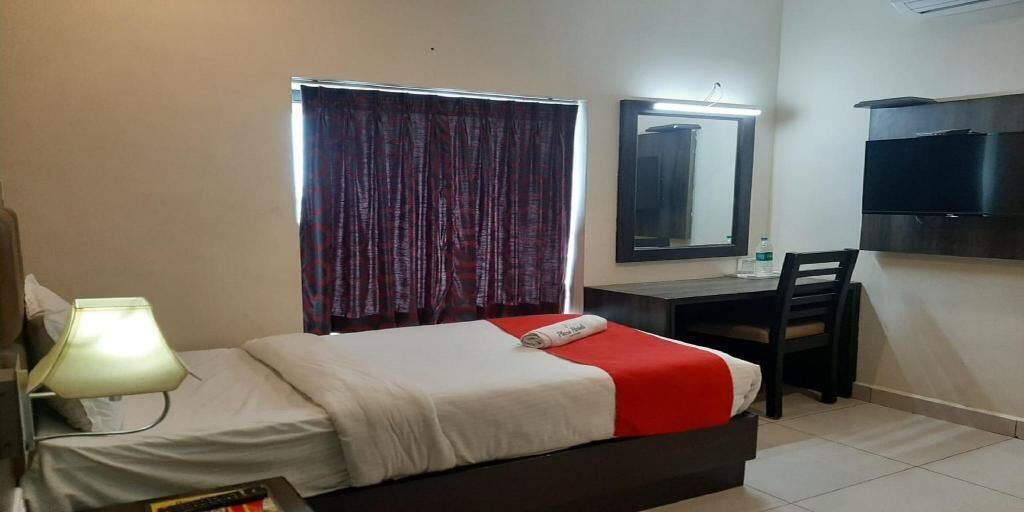 In-room safe, desk, laptop workspace, soundproofing