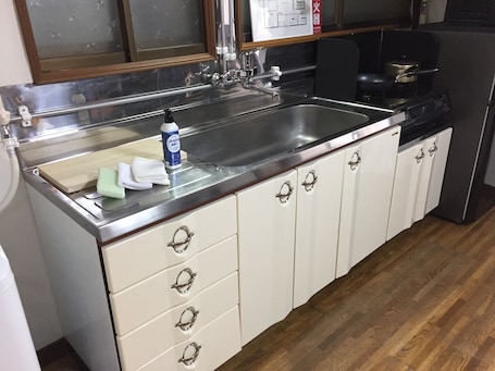 标准独立别墅, 3 间卧室, 无烟房 | 私人厨房 | 冰箱、微波炉、烤箱、炉灶