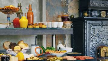 Free daily full breakfast