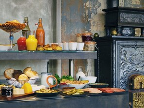 Tägliches inbegriffenes großes Frühstück