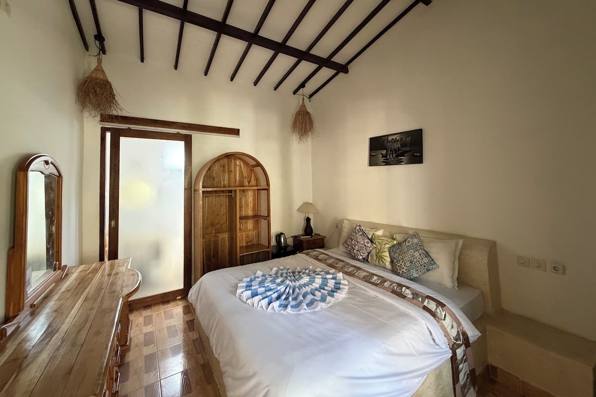 Quarto casal superior | Quartos à prova de som, Wi-Fi de cortesia, roupa de cama