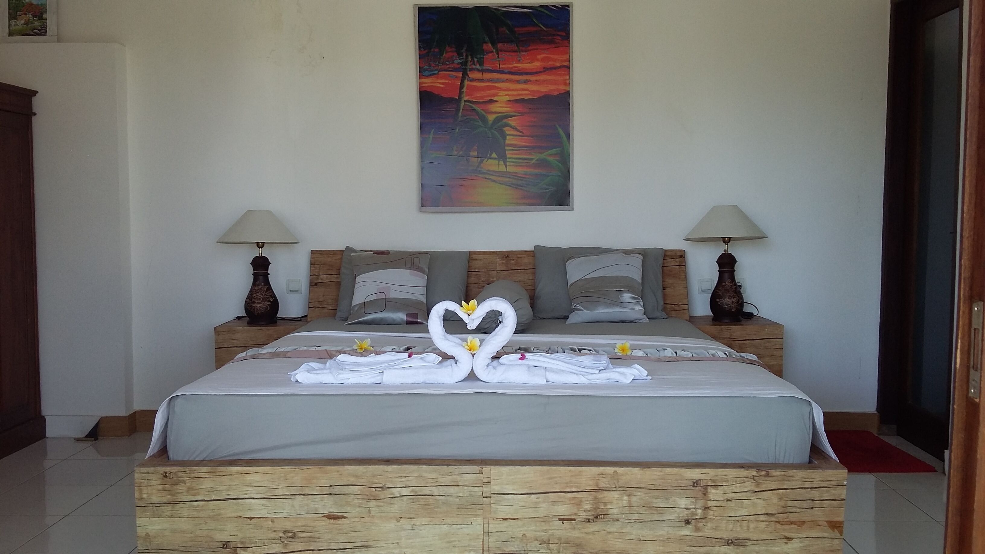 Sistema de insonorización, wifi gratis y ropa de cama 