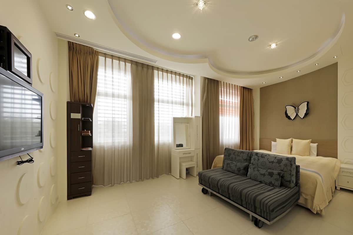 premium bedding, individually decorated, desk, blackout curtains