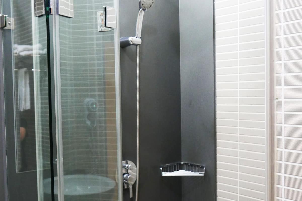 standard double room | bathroom | hair dryer, slippers, towels, shampoo