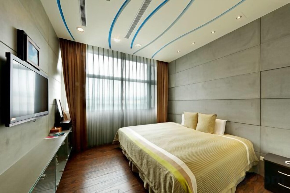 Premium bedding, desk, blackout curtains, soundproofing