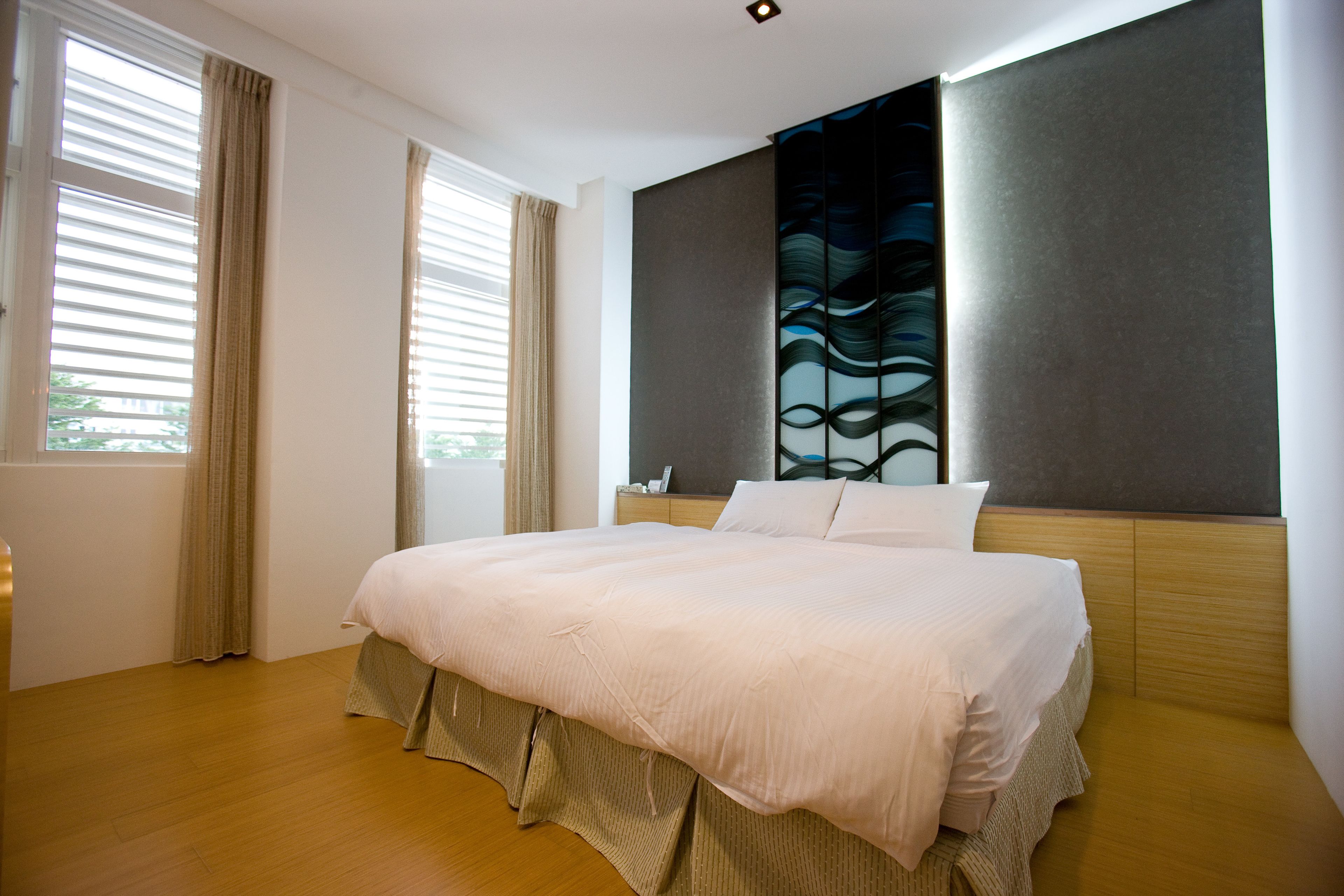 standard double room | premium bedding, individually decorated, desk, blackout curtains