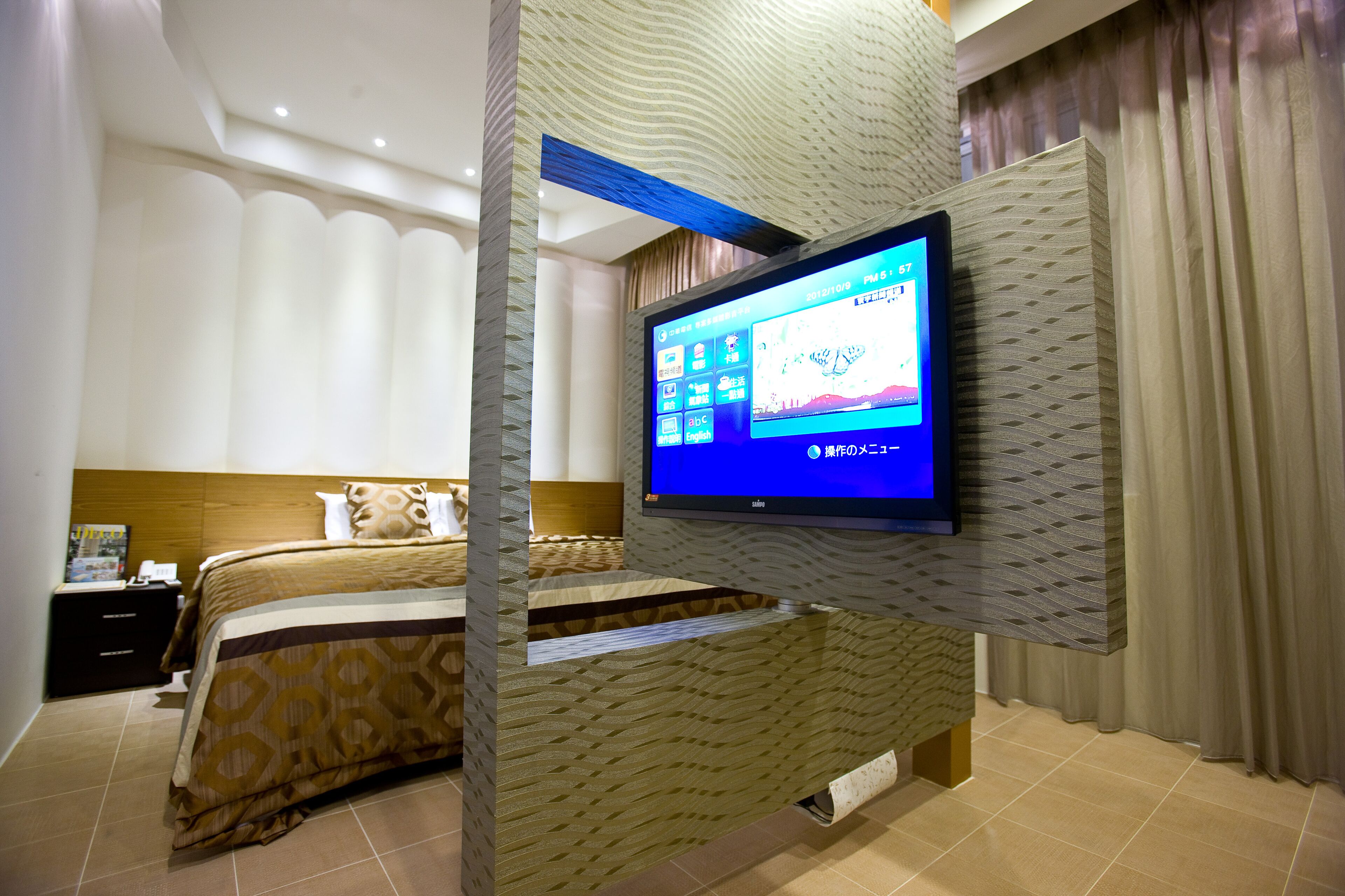signature double room, 1 bedroom, private bathroom | bathroom | hair dryer, slippers, towels, shampoo