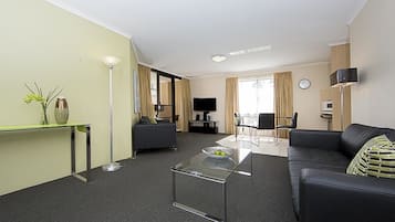 Apartment, 2 Bedrooms (Kingston Court 16) | Living room | LCD TV, DVD player