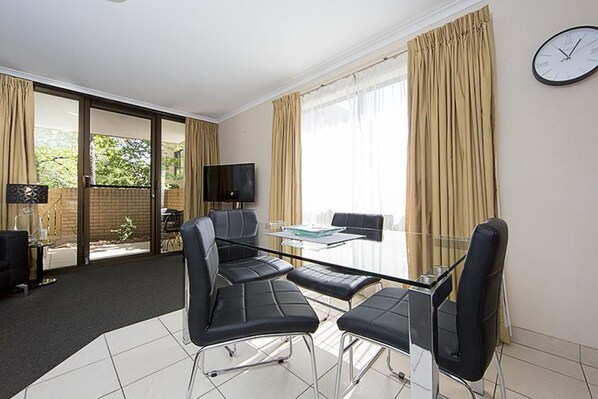 Departamento, 2 habitaciones (Kingston Court 16) | Servicio a la habitación