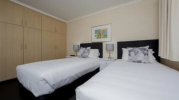 Apartment, 2 Bedrooms (Kingston Court 16) | 2 bedrooms, iron/ironing board, free WiFi, bed sheets