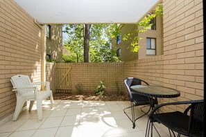 Apartment, 2 Bedrooms (Kingston Court 16) | Terrace/patio