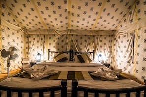 Quarto casal ou duplo básico, 1 cama de casal, vista para o jardim, no piso térreo | 1 quarto, Wi-Fi de cortesia