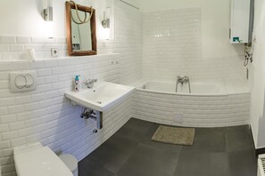 Apartment, 3 Bedrooms | Bathroom