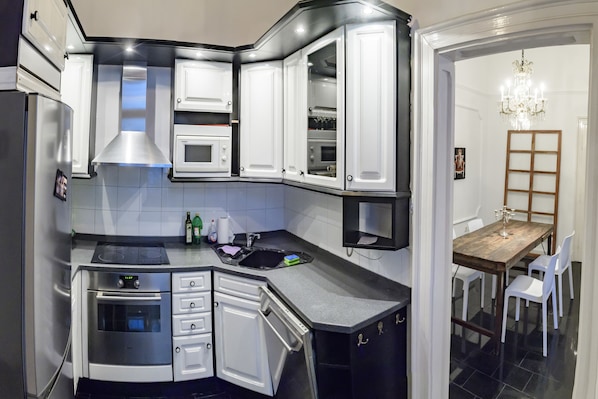 Apartment, 3 Bedrooms | Private kitchen