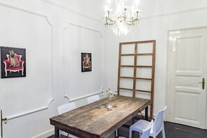 In-room dining - Pelicanstay in Buda Historical District (Budapest)