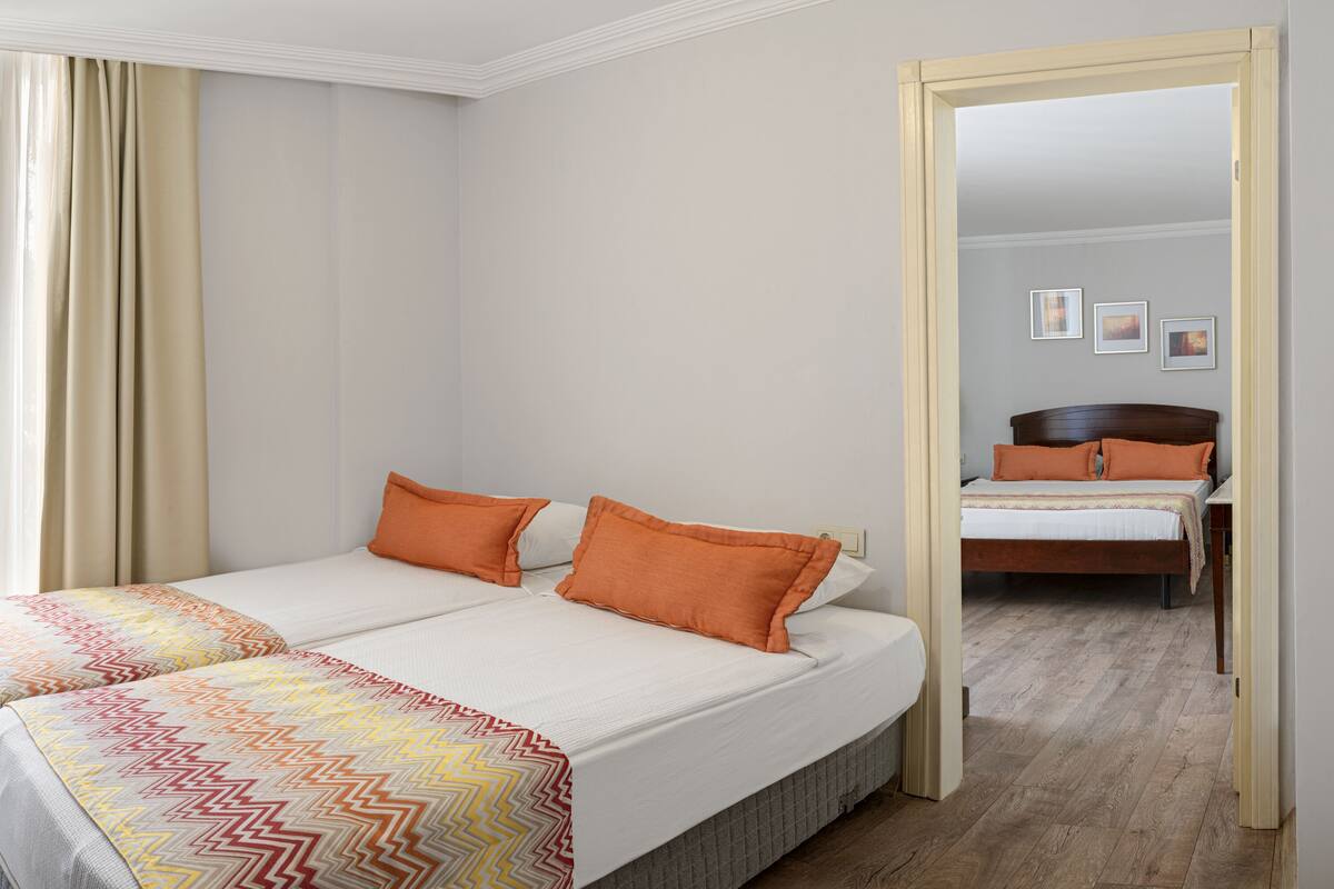 Minibar, desk, blackout drapes, WiFi (surcharge)