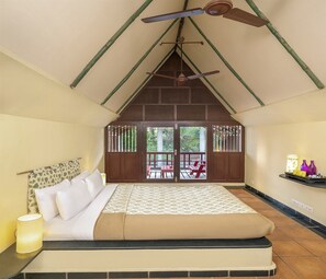 Escritorio, wifi gratis y ropa de cama