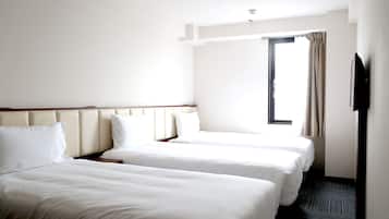 Triple Room | Desk, free WiFi, bed sheets