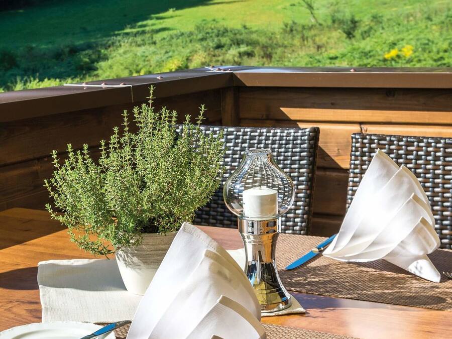 Makan malam dihidangkan, masakan antarabangsa