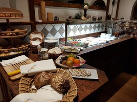 包含每日自助早餐