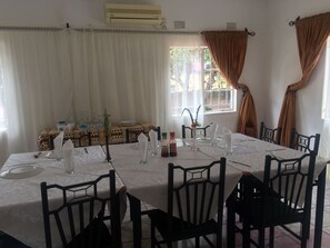 Daily English breakfast for a fee - Kana Guest House (Livingstone)