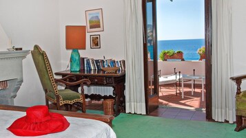 4 habitaciones, decoración personalizada y muebles diferentes