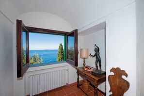 4 bedrooms, individually decorated, individually furnished, desk - Villa Magenta (Positano)
