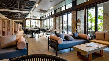 Executive Penthouse, Multiple Beds, Non Smoking | Dining room