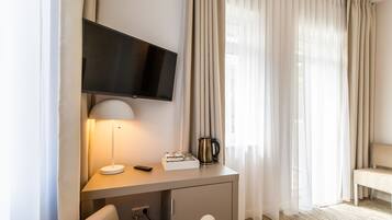 Habitación doble Deluxe | Minibar, tabla de planchar con plancha, wifi gratis y ropa de cama