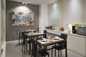 Free daily buffet breakfast - Midnight in Genova (Genoa)