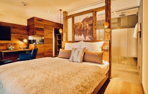 Superior Double Room, 1 Bedroom, Non Smoking | Desk, bed sheets