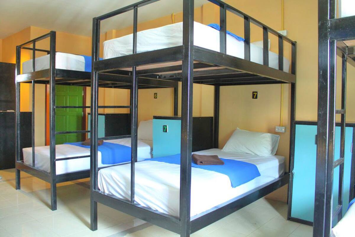 4-Bed Mixed Dormitory | Wi-fi percuma 