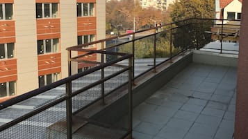 Standard Studio, 1 Bedroom, Balcony, City View | Balcony