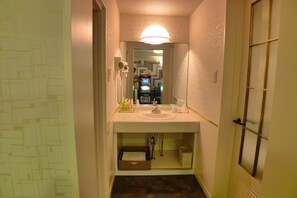 Economy Single Room, 1 Bedroom | Bathroom | Separate tub and shower, free toiletries, hair dryer, slippers - GOLF III Atsugi - Adults Only (Atsugi)
