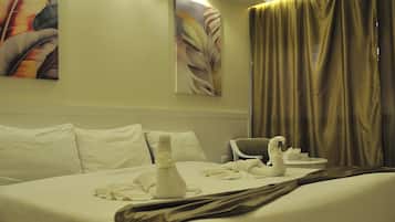 Standaard eenpersoonskamer, 1 slaapkamer, uitzicht op de stad | Hypoallergeen beddengoed, een minibar, een kluis op de kamer, een bureau