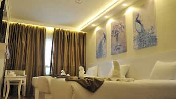 Deluxe Triple Room | Hypo-allergenic bedding, minibar, in-room safe, desk