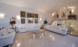 5 bedrooms, cots/infant beds, free WiFi - Villa Jewel (Sorrento)
