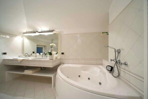 5 bedrooms, cots/infant beds, free WiFi - Villa Jewel (Sorrento)