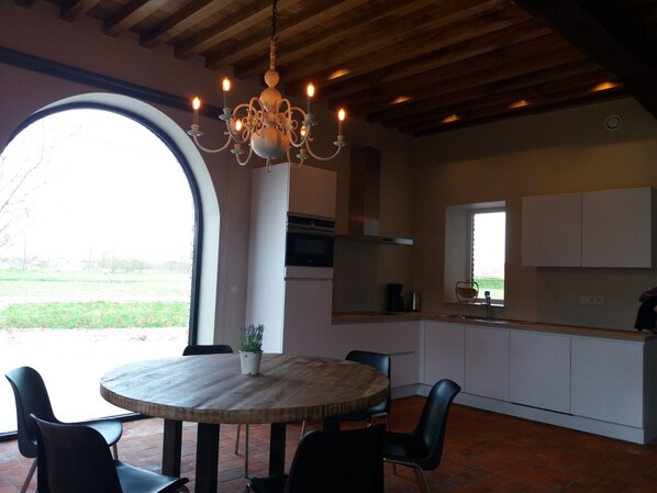 Deluxe Duplex, 2 Bedrooms | Private kitchen