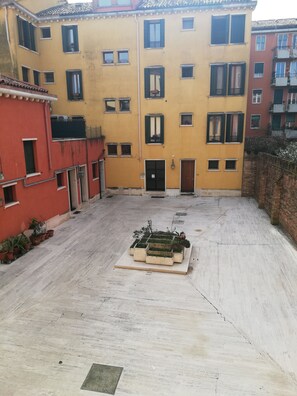 Courtyard view - 328 Il Veliero Romantico (Venice)