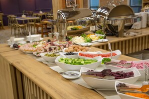 Daily buffet breakfast (GEL 25 per person) - Iveria Inn Tbilisi (Tbilisi)