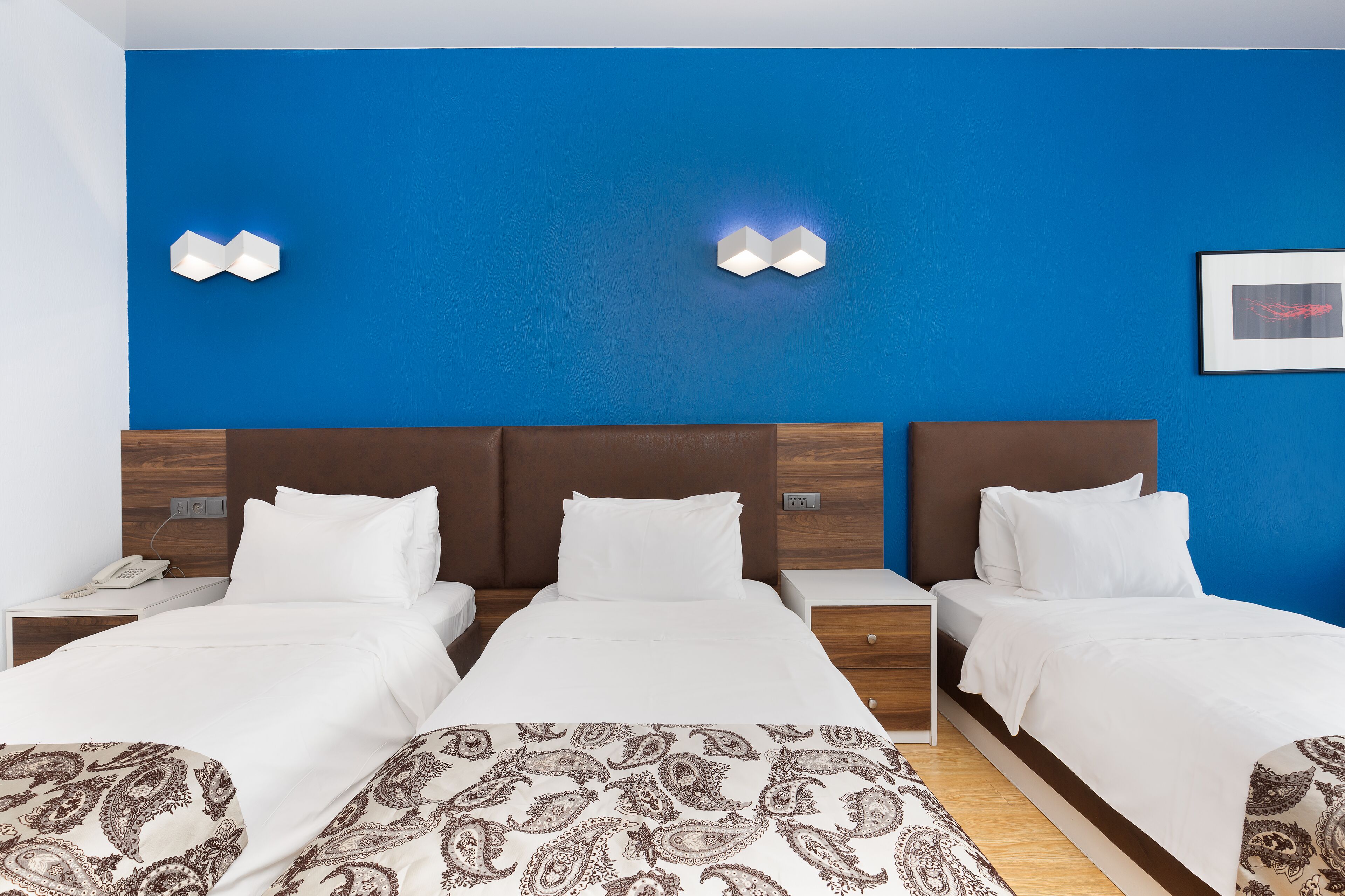 triple room | hypo-allergenic bedding, minibar, in-room safe, desk