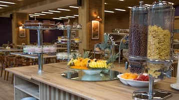 每日供應自助早餐 (每人 GEL25)