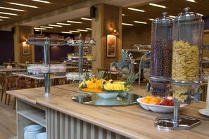 Tägliches Frühstücksbuffet (25 GEL pro Person)