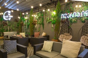 Outdoor dining - Iveria Inn Tbilisi (Tbilisi)